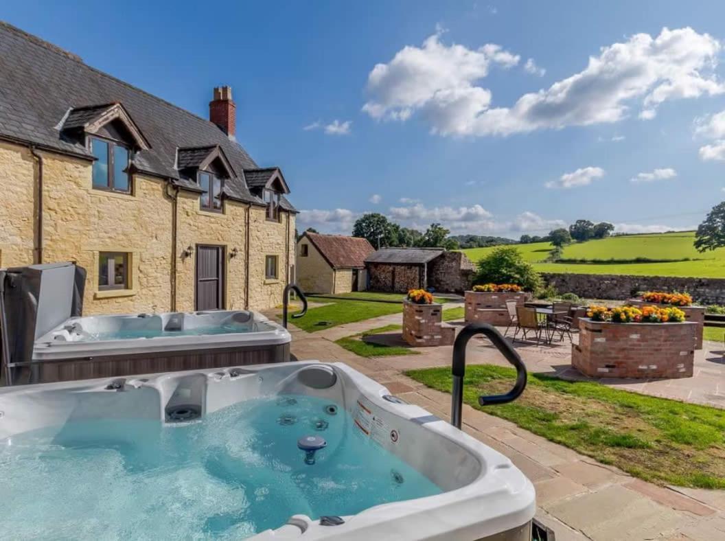 Henrhiw Farm House At Henrhiw Farm Cottages Usk Exterior photo